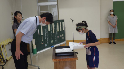 ③